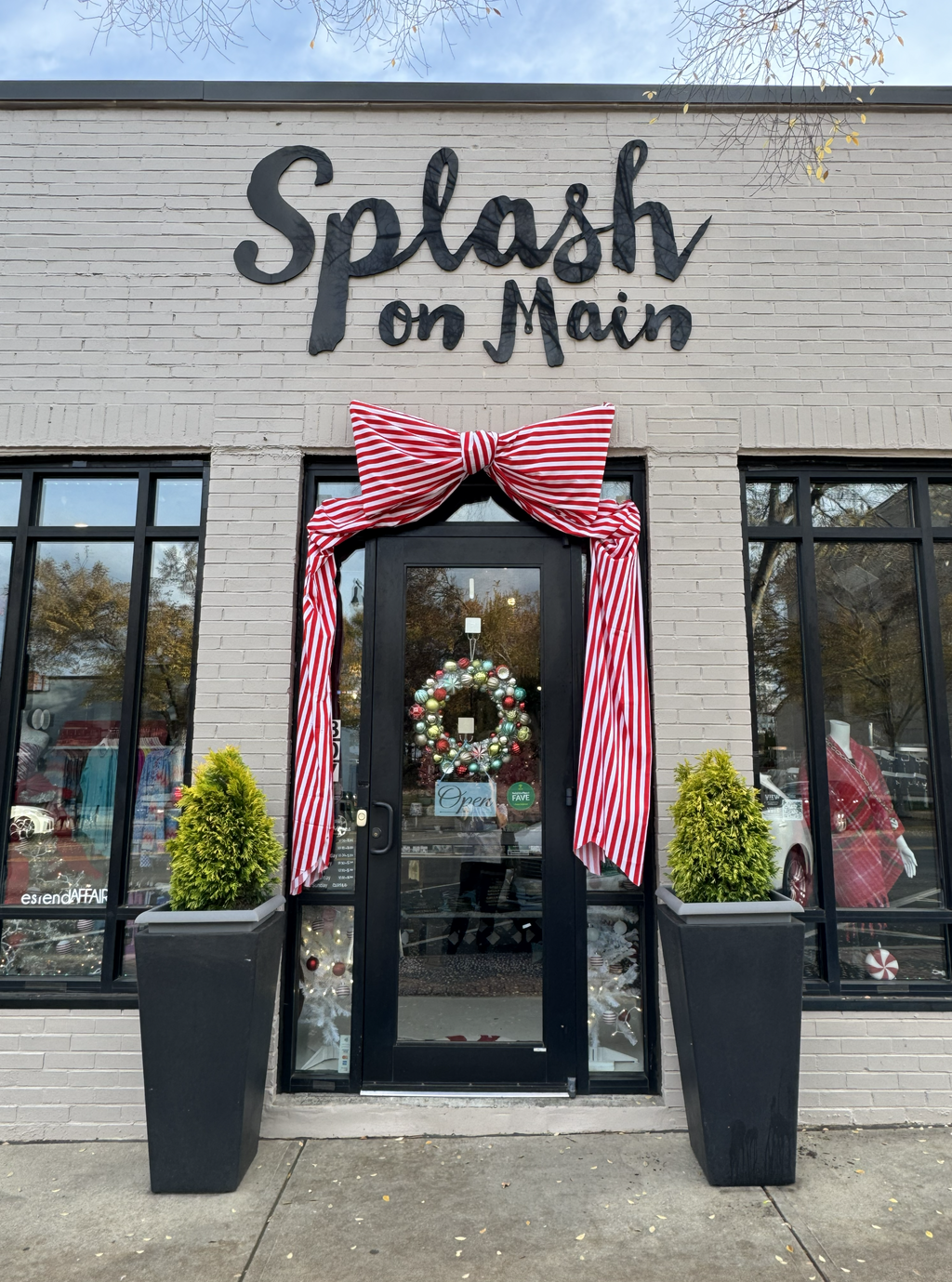 Splash on Main logo