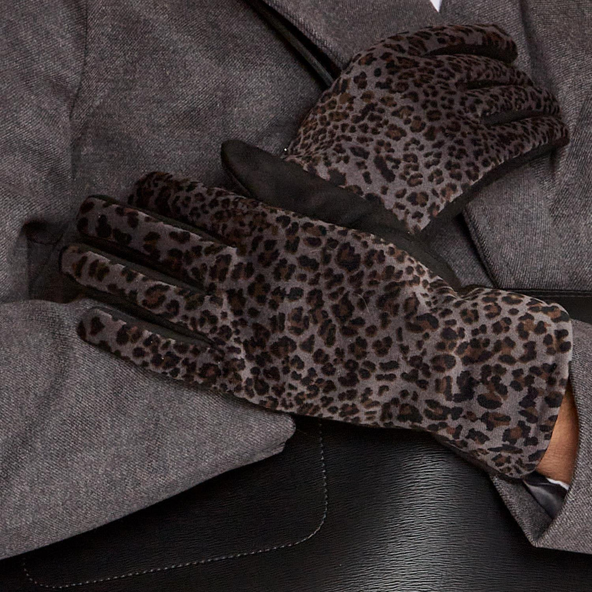 Leopard Print Micro Suede Glove and Touchscreen Fingertip