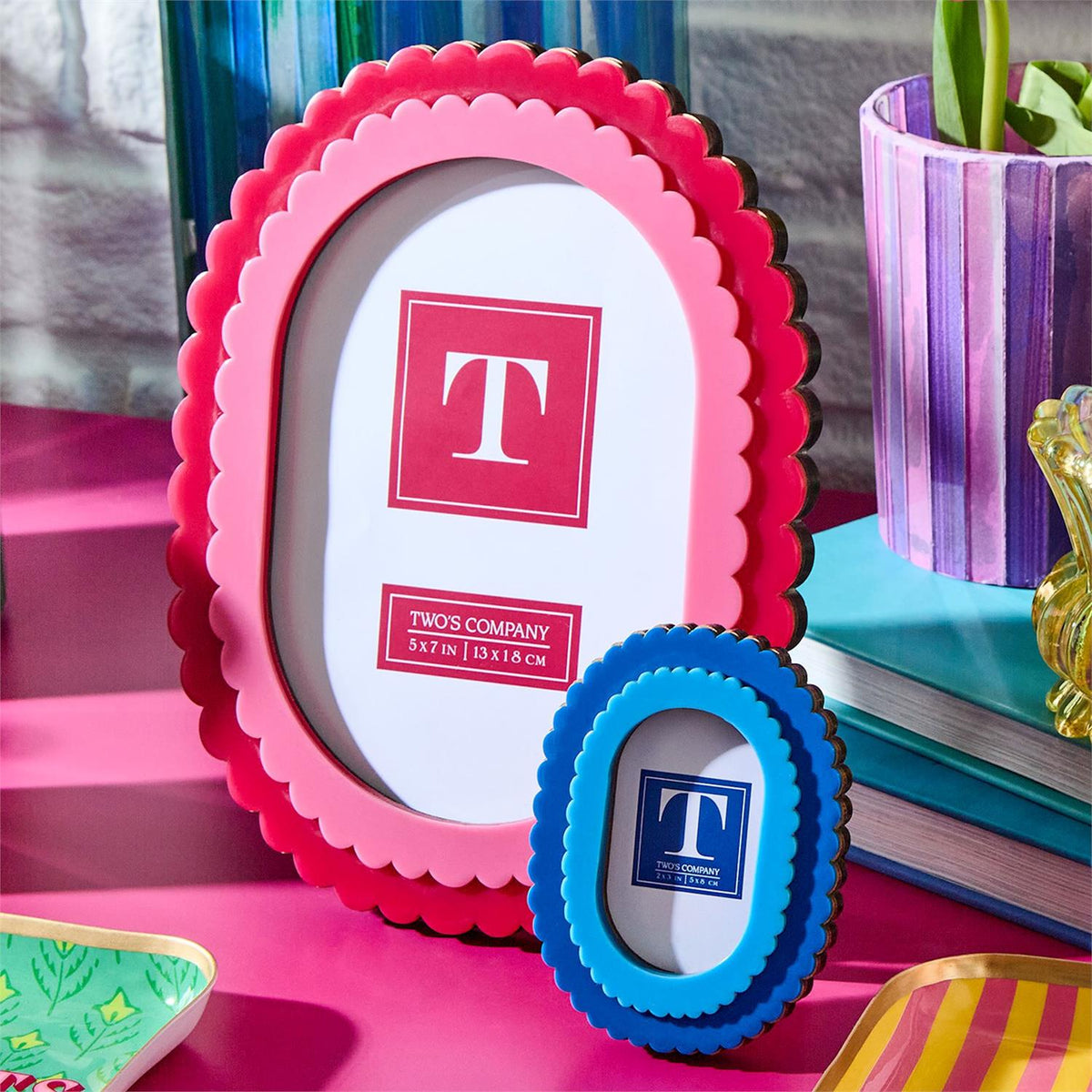 Double Scalloped Edge Photo Frame